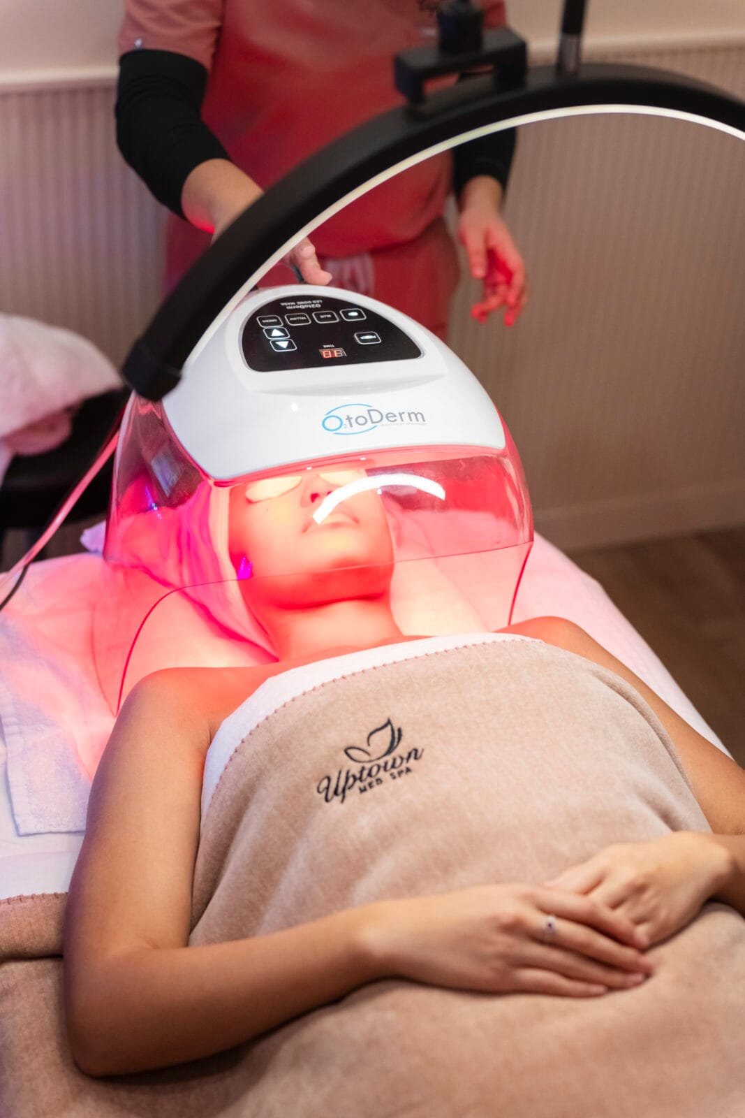 Uptown Signature Glass Facial